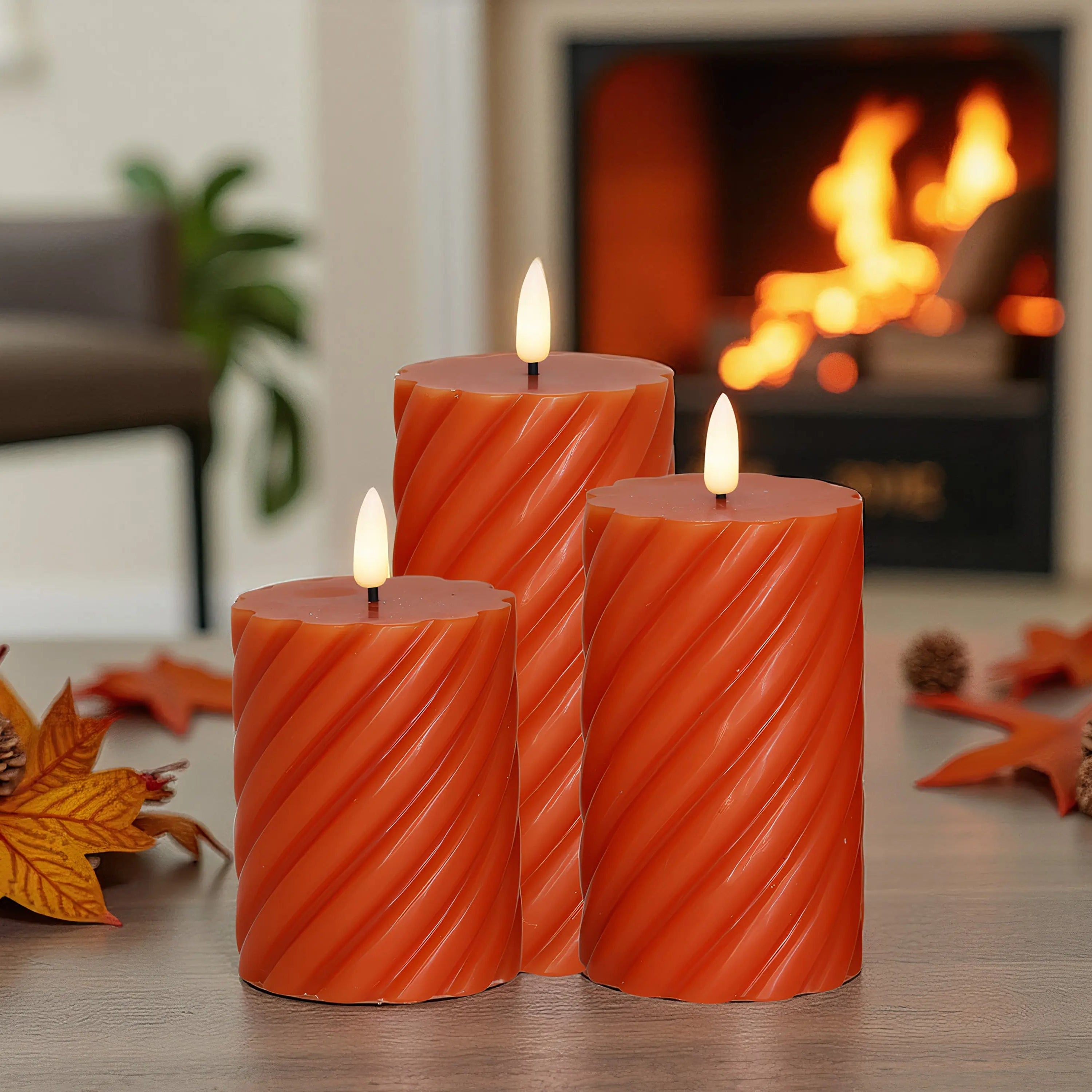 LED bloklys sæt i swirl-design med naturtro flammer i orange – perfekt til Halloween og efterårsdekorationer, inkl. timerfunktion.